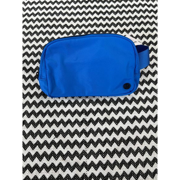 NWT Wild Bluebell lululemon Everywhere Belt Bag EBB (1L) - Picture 2 of 16